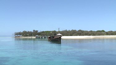 On boat heading towards Heron Island Pier