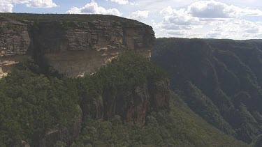Forested peaks of Blue Mountains