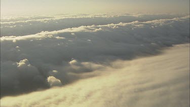 Aerial cloud. Morning Glory. A rare meteorological cloud phenomenon, Northern Australia's Gulf of Carpentaria. A roll cloud that can be up to 1000 kilometres long, 1 to 2 kilometres high. Wave cloud.