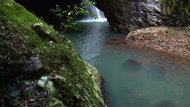 Natural Bridge from river level z.in