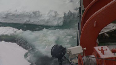 Icebergs-Antarctica