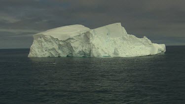 Icebergs-Antarctica