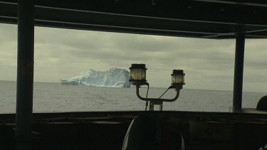 Icebergs-Antarctica