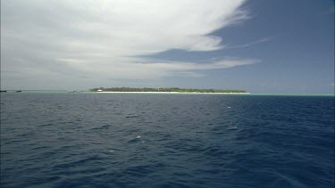 Heron Island Wide Shot with ocean in foreground