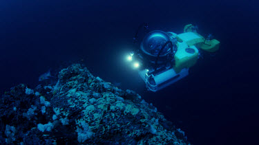 Richard Pyle at 250 feet using trimix rebreather with DeepSee Submersible