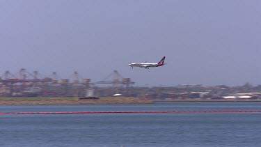 Qantas plane jet landing