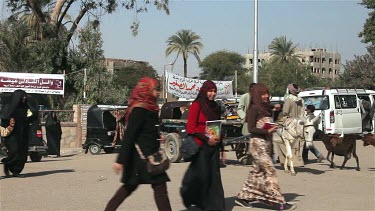 People Cross Road, Nagaa El-Shaikh Abou Azouz, Egypt