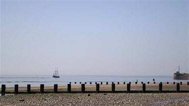 Bridlington North Beach, Harbour Wall & Lighthouse, Bridlington, North Yorkshire, England