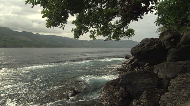 Fast ocean current by the shore