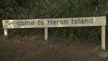 Sign saying "Welcome to Heron Island"