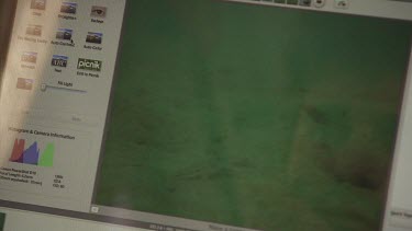 Adjusting the colouring of underwater pictures on a computer screen
