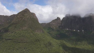 Cloudy peaks of Cradle Mountain