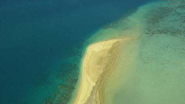 Great Barrier Reef. Sand bar, beach.