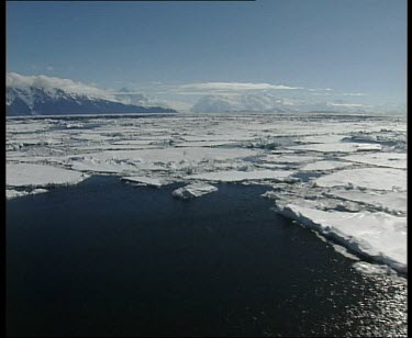 Ice sheet breakup, cracks.