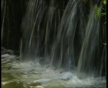 Waterfall foaming
