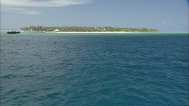 Heron Island Wide Shot with ocean in foreground