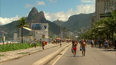 A sunny day with people in the street at Prefeitura 9 in Rio De Janeiro