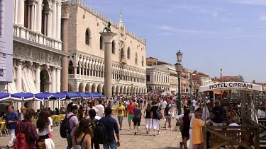 Doge'S Palace & Tourists, Venice, Italy