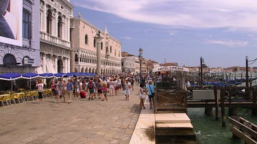 Doge'S Palace & Tourists, Venice, Italy